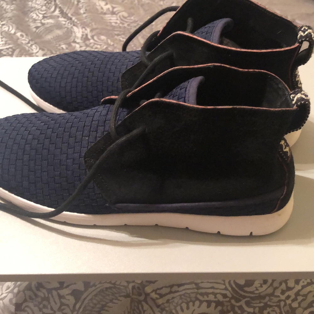 UGG High Top shoes // Men